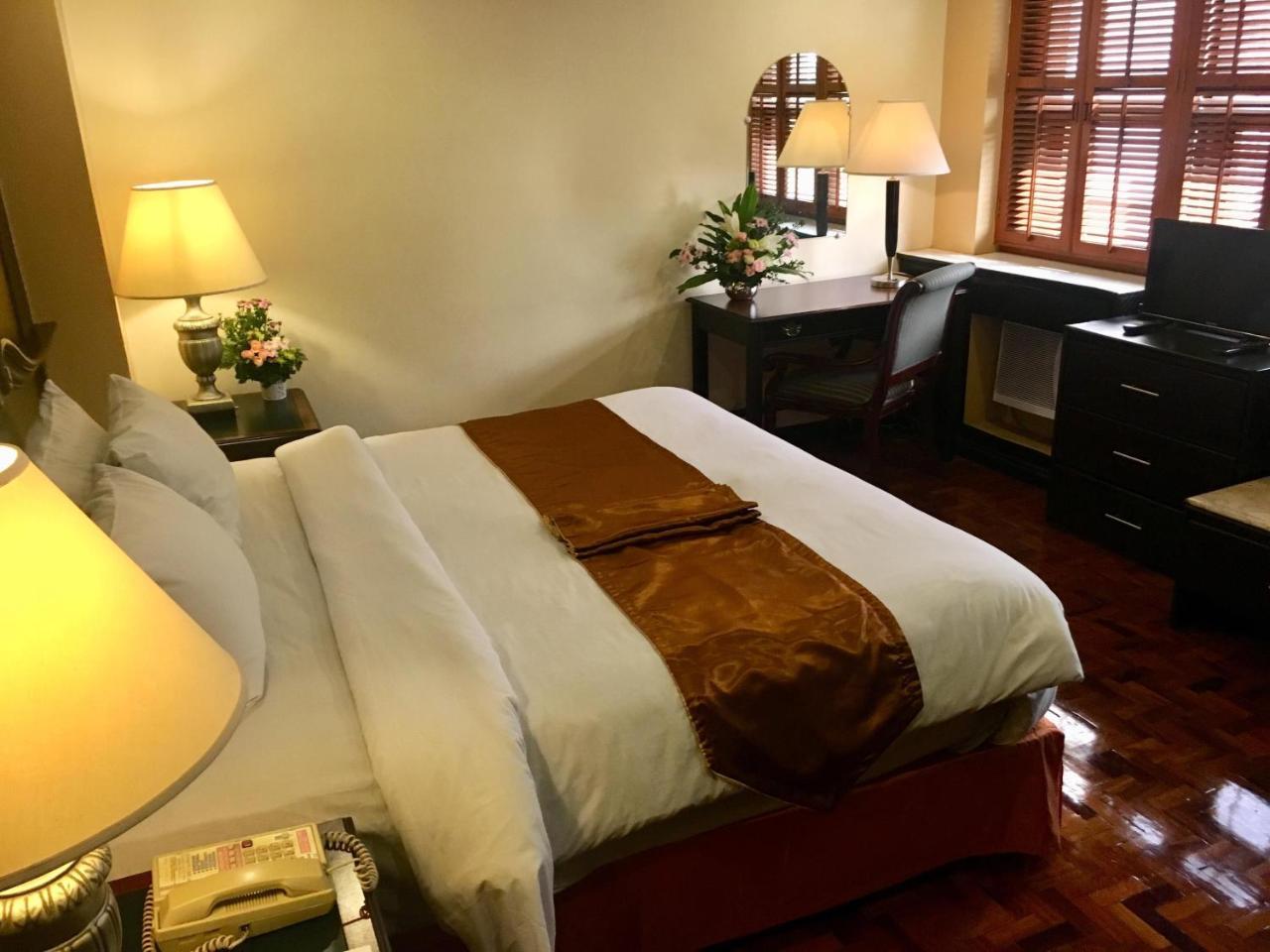 Lourdes Suites Makati City Exteriör bild