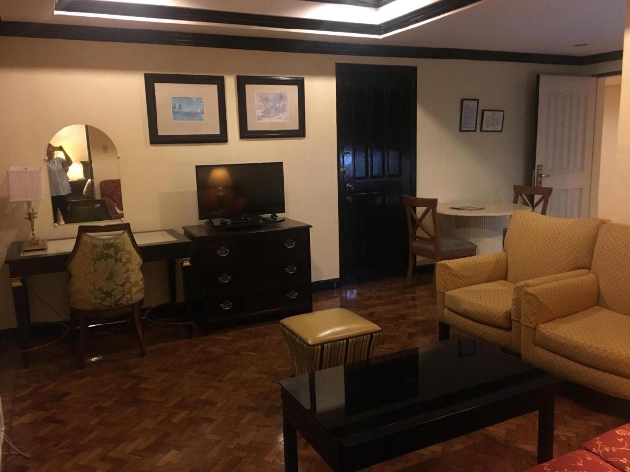 Lourdes Suites Makati City Exteriör bild
